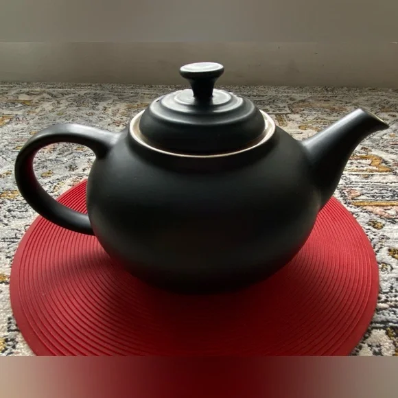 Le Creuset Matte Black Teapot - Picture 3 of 13